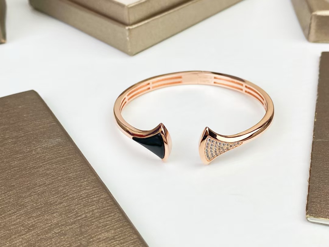 Bvlgari Divas' Dream Open Cuff Bangle Bracelet in Rose Gold - Original Replica Club