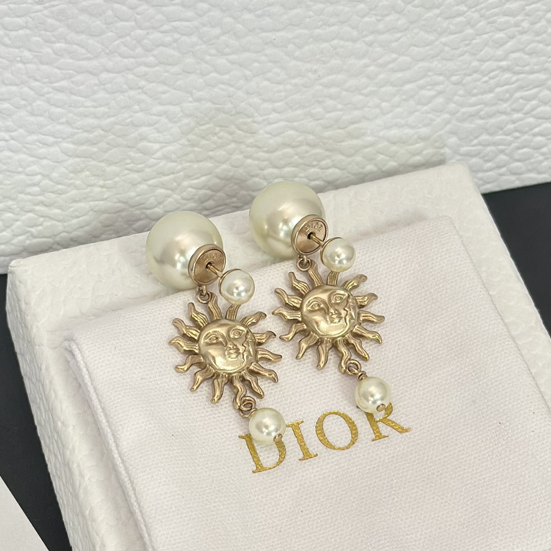 Dior Sun Face Pearl Earrings - Original Replica Club