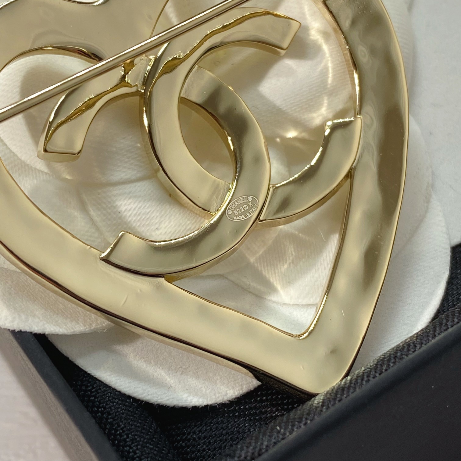 Chanel Hollow Heart CC Brooch - Original Replica Club