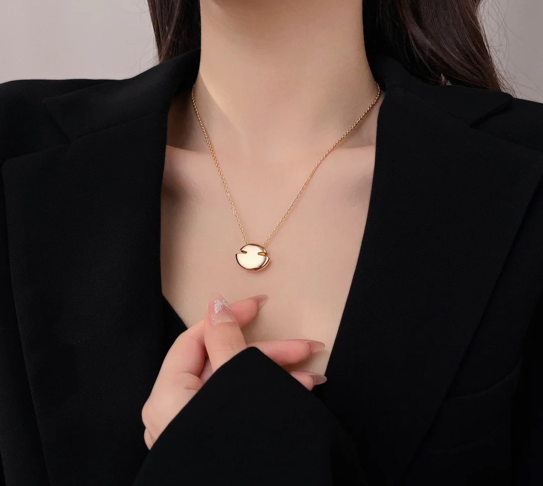 Bvlgari Cabochon Necklace in Rose Gold - Original Replica Club