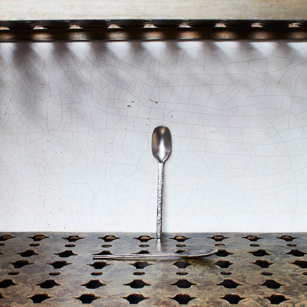 Cuillère en métal martelé - Stonewash - La Nouvelle Table