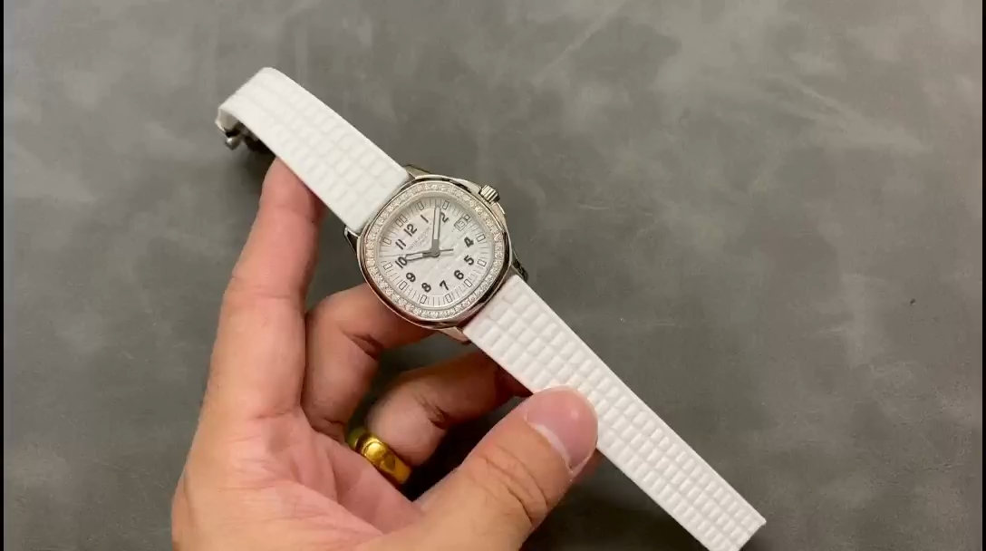 Replica Patek Philippe Aquanaut White 5067A 024 36mm Lady Watch