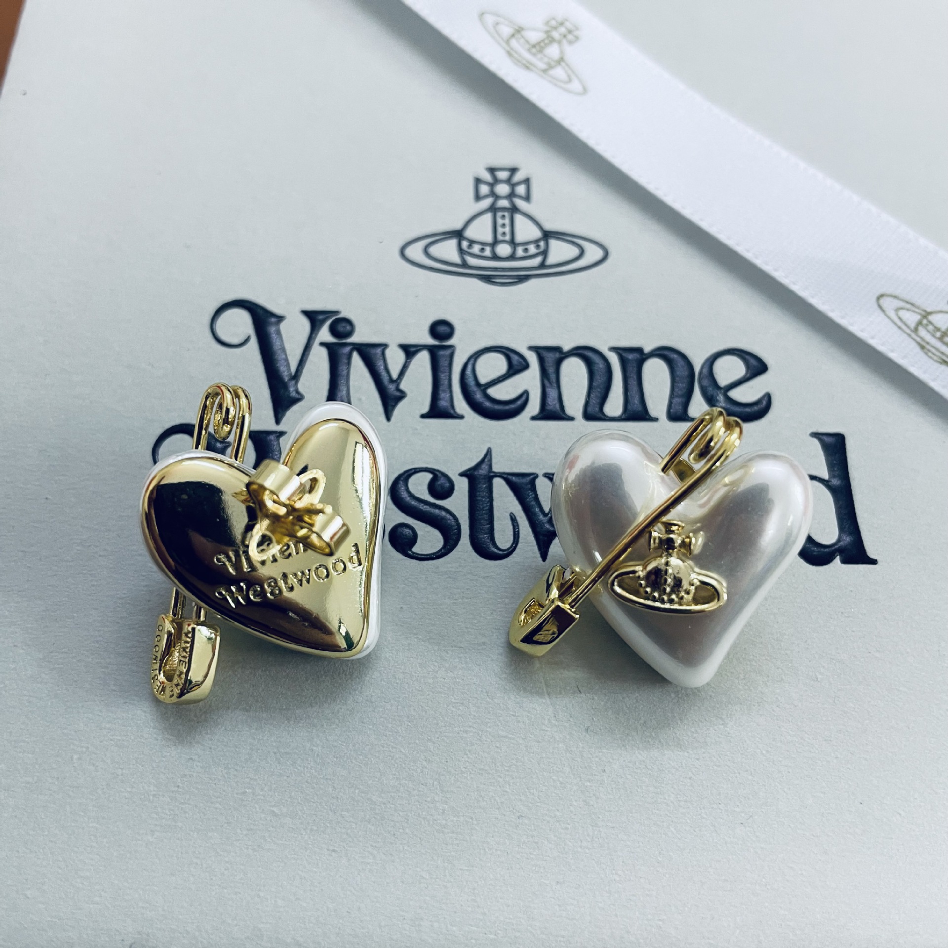 Vivienne Westwood Heart Paperclip Saturn Stud Earrings - Original Replica Club