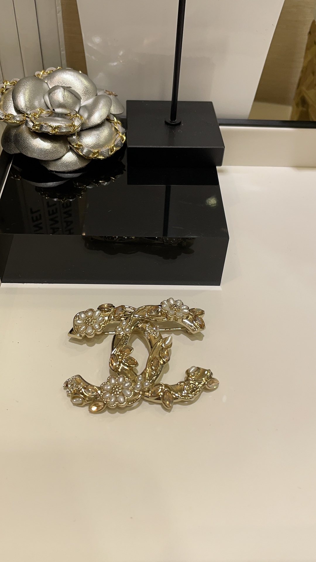 Chanel Weath Flower Vine CC Brooch - Original Replica Club
