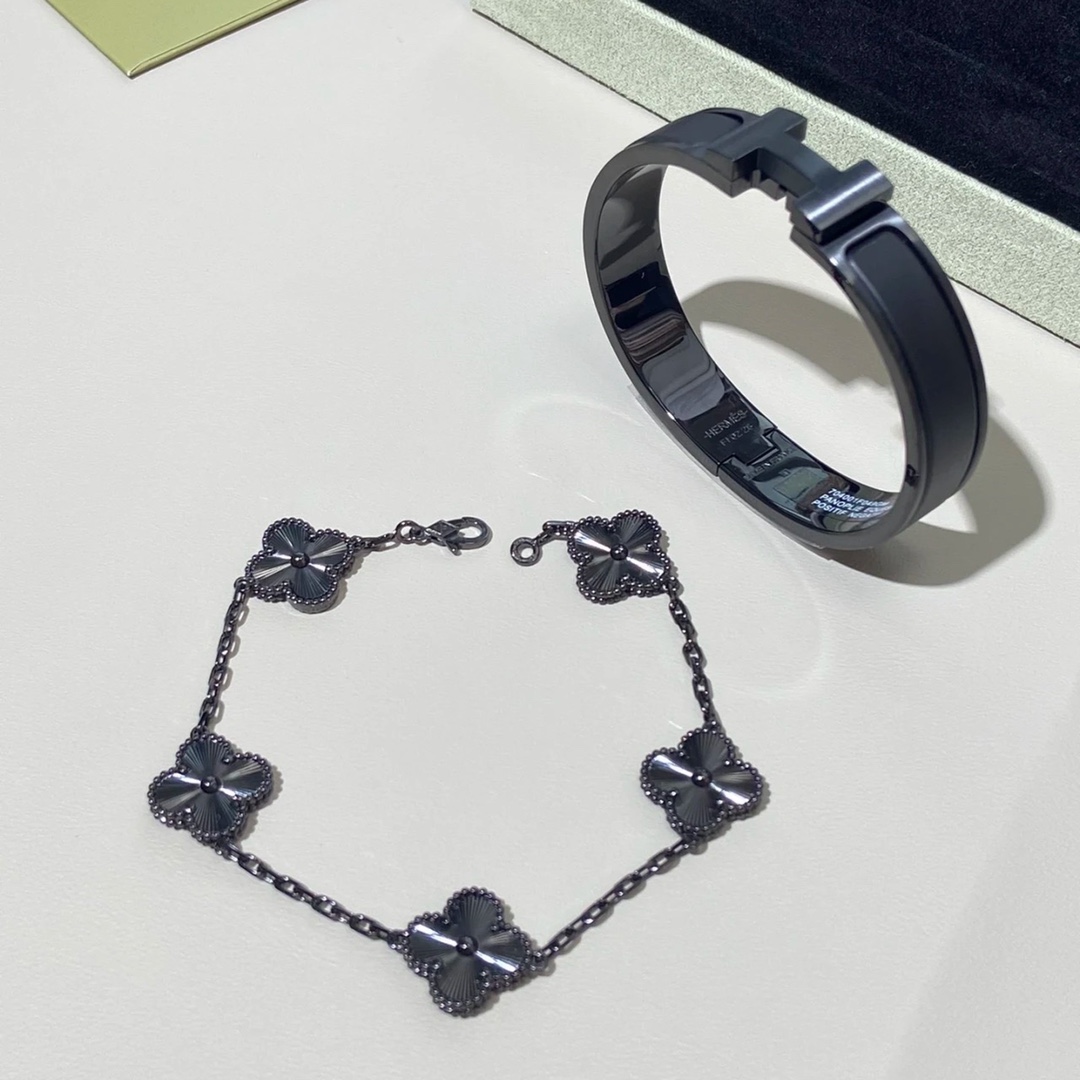 VCA Darth Vader Black Vintage Alhambra 5 Motifs Bracelet - Original Replica Club