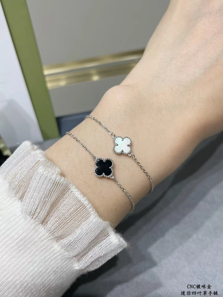 VCA Black Onyx Sweet Alhambra Black Agate Bracelet, 1 Motif - Original Replica Club