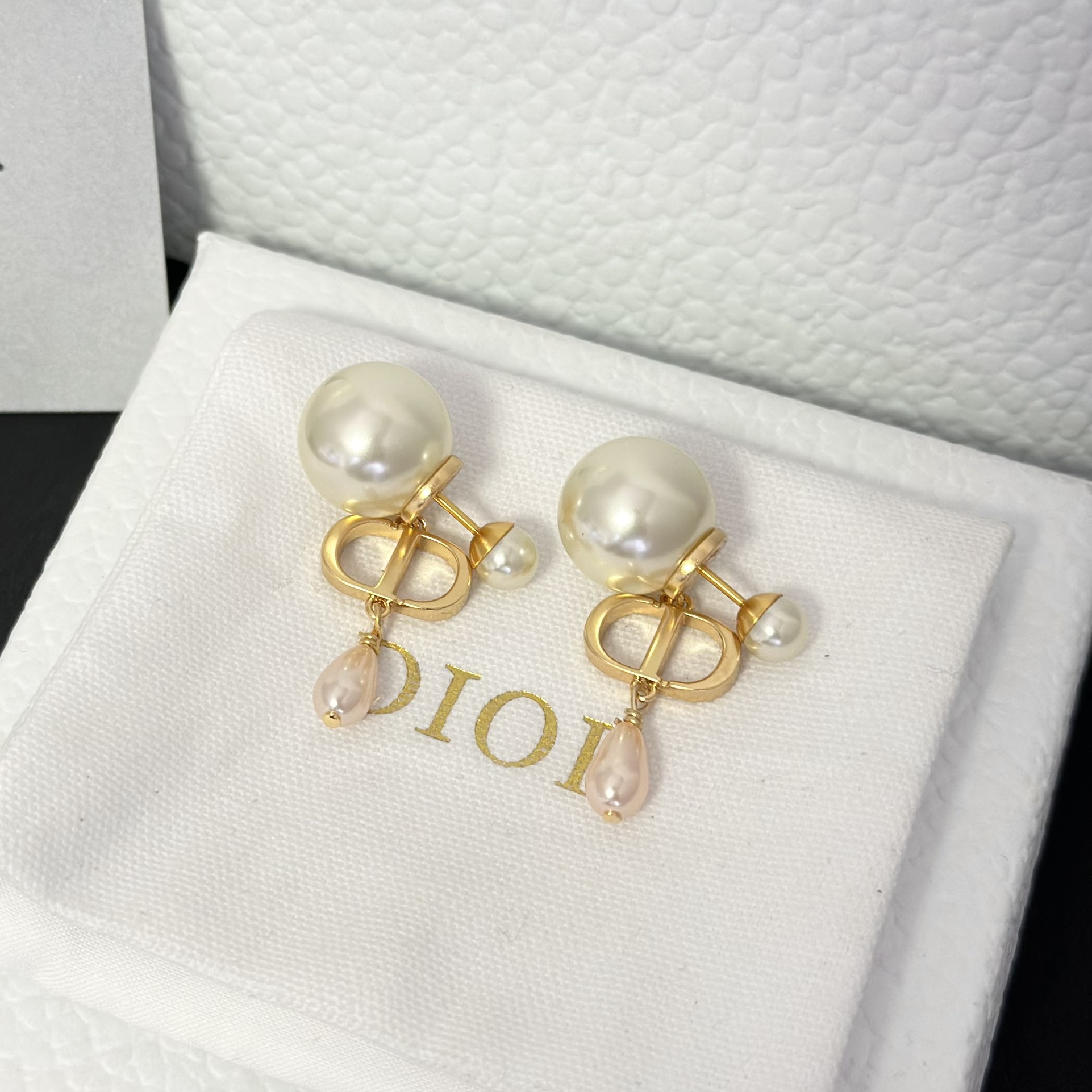 Dior Teardrop Pearl Earrings - Original Replica Club