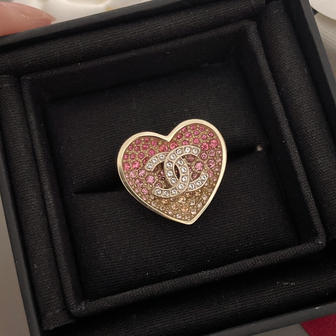 Chanel Pink Color Gradient Diamond Heart Ring - Original Replica Club