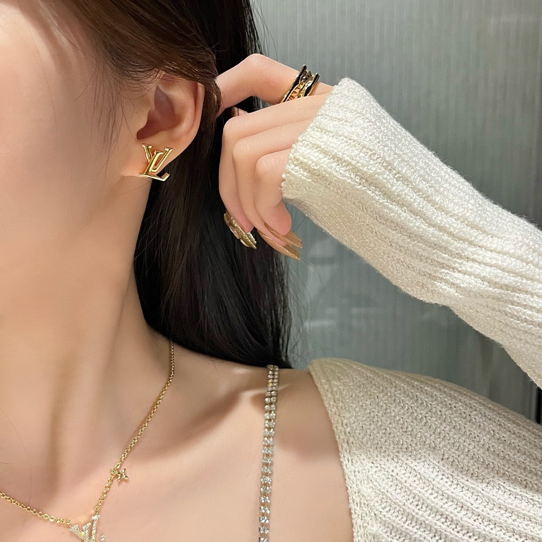 Louis Vuitton Letter Minimalist Stud Earrings - Original Replica Club