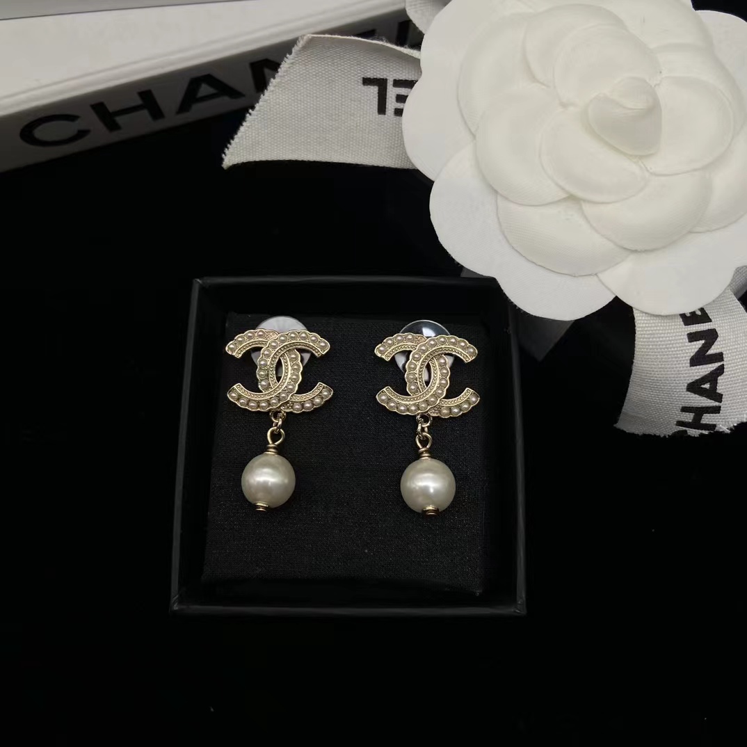 Chanel Pearl Drop Earrings - Original Replica Club