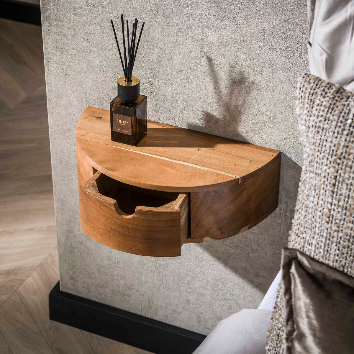 Fraaai - Carlijn nachtkastje halfrond acaciahout 1L