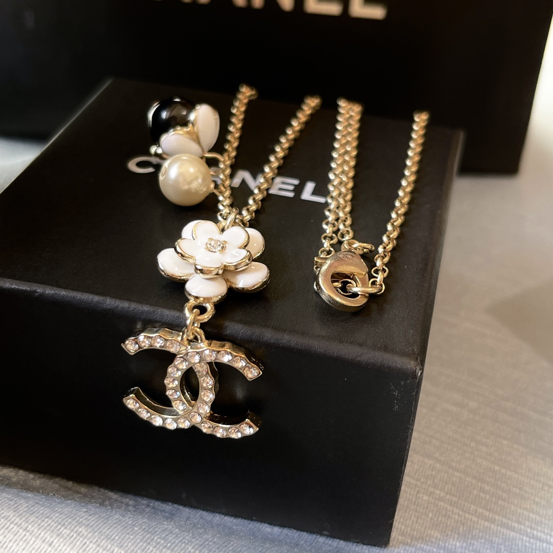 Chanel Flower Pearl Diamond Paved CC Pendant Necklace - Original Replica Club