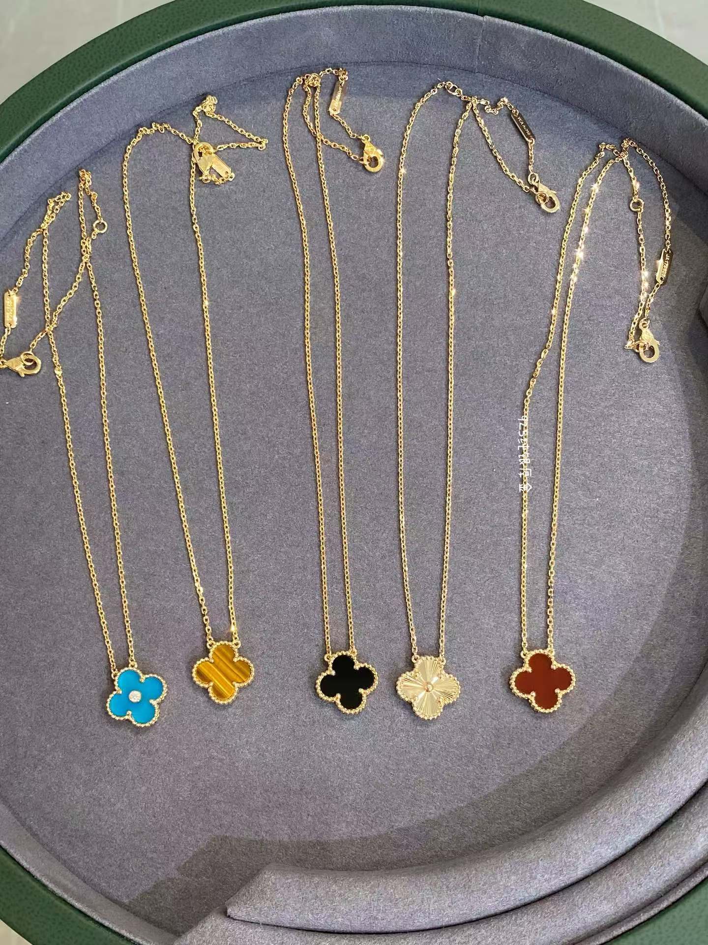 VCA Vintage Alhambra Pendant Necklace - Yellow Gold - Original Replica Club