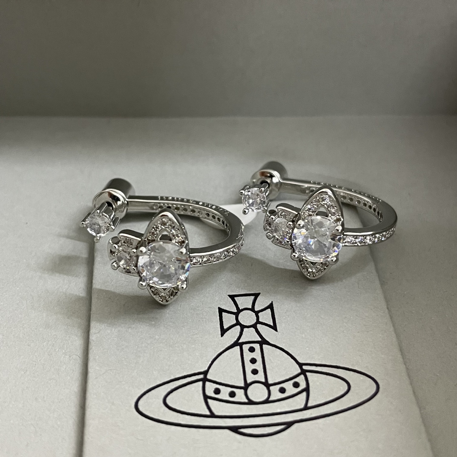 Vivienne Westwood Detachable U Shaped Rhinestone Saturn Earring Stud - Original Replica Club