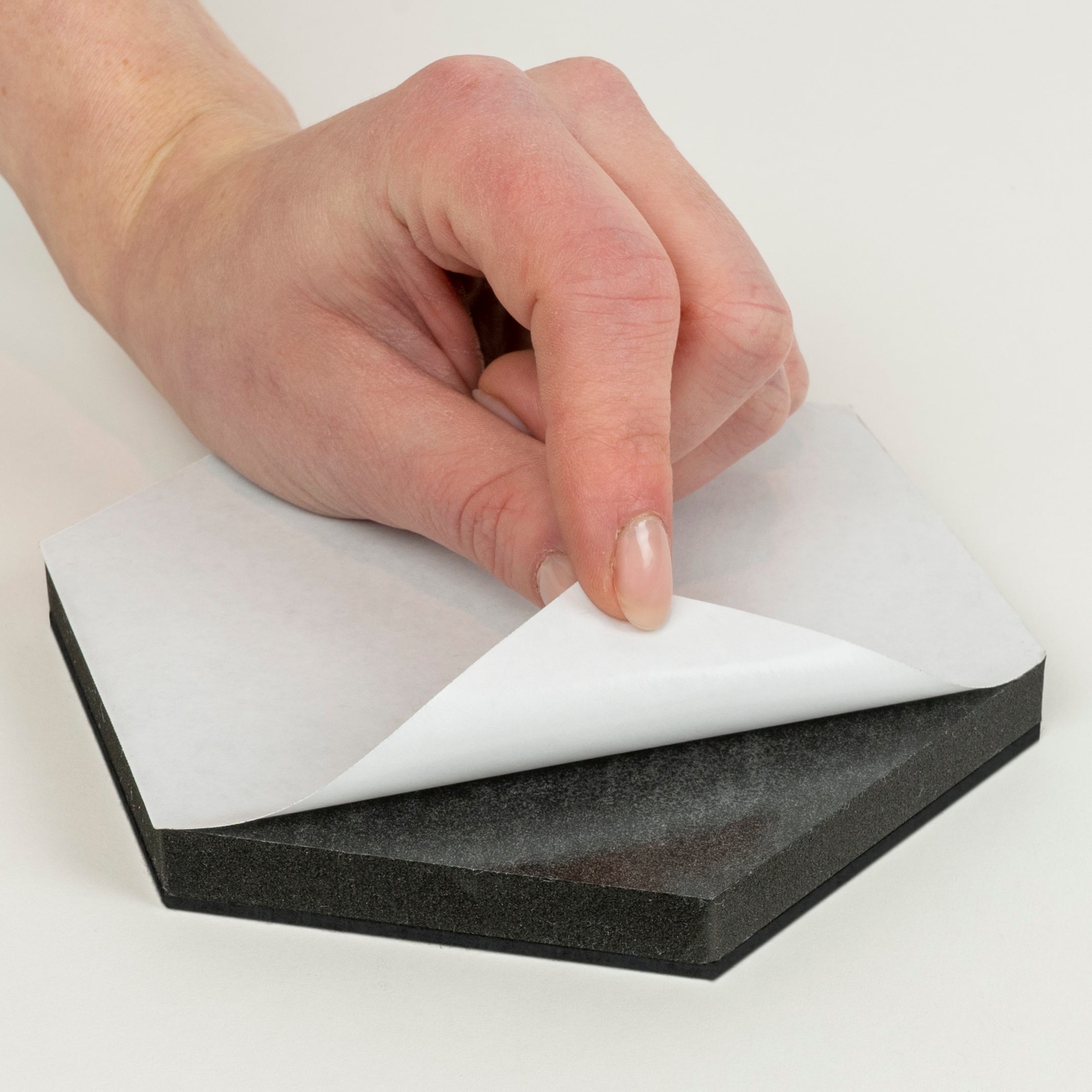 QUVIO Vilten memobord hexagon set van 10 - Zwart