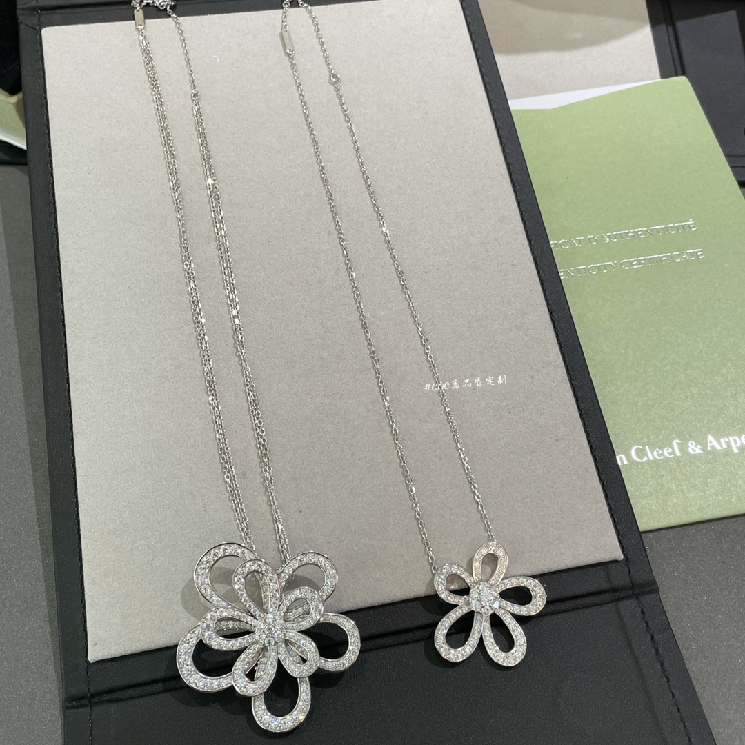 VCA Hollow Flower Detachable Pendant Necklace & Brooch 2-in-1 - Original Replica Club