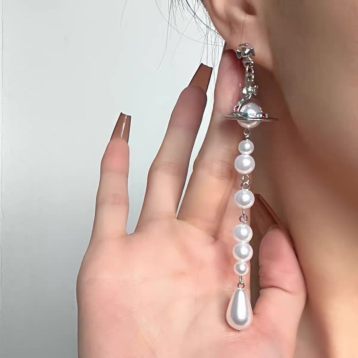 Vivienne Westwood Asymmetric Tassel Pearl Saturn Earrings - Original Replica Club