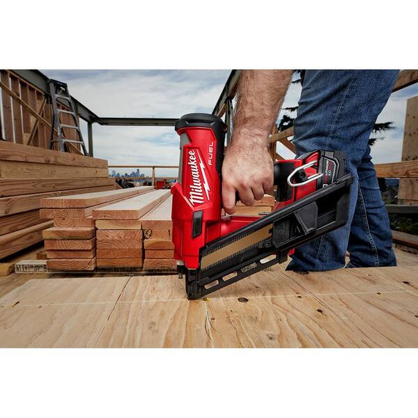 M18 FUEL 18V Lithium-Ion Cordless 7-1/4 in. Rear Handle Circular Saw with 30-Degree Framing Nailer (2-Tool) - Image 7