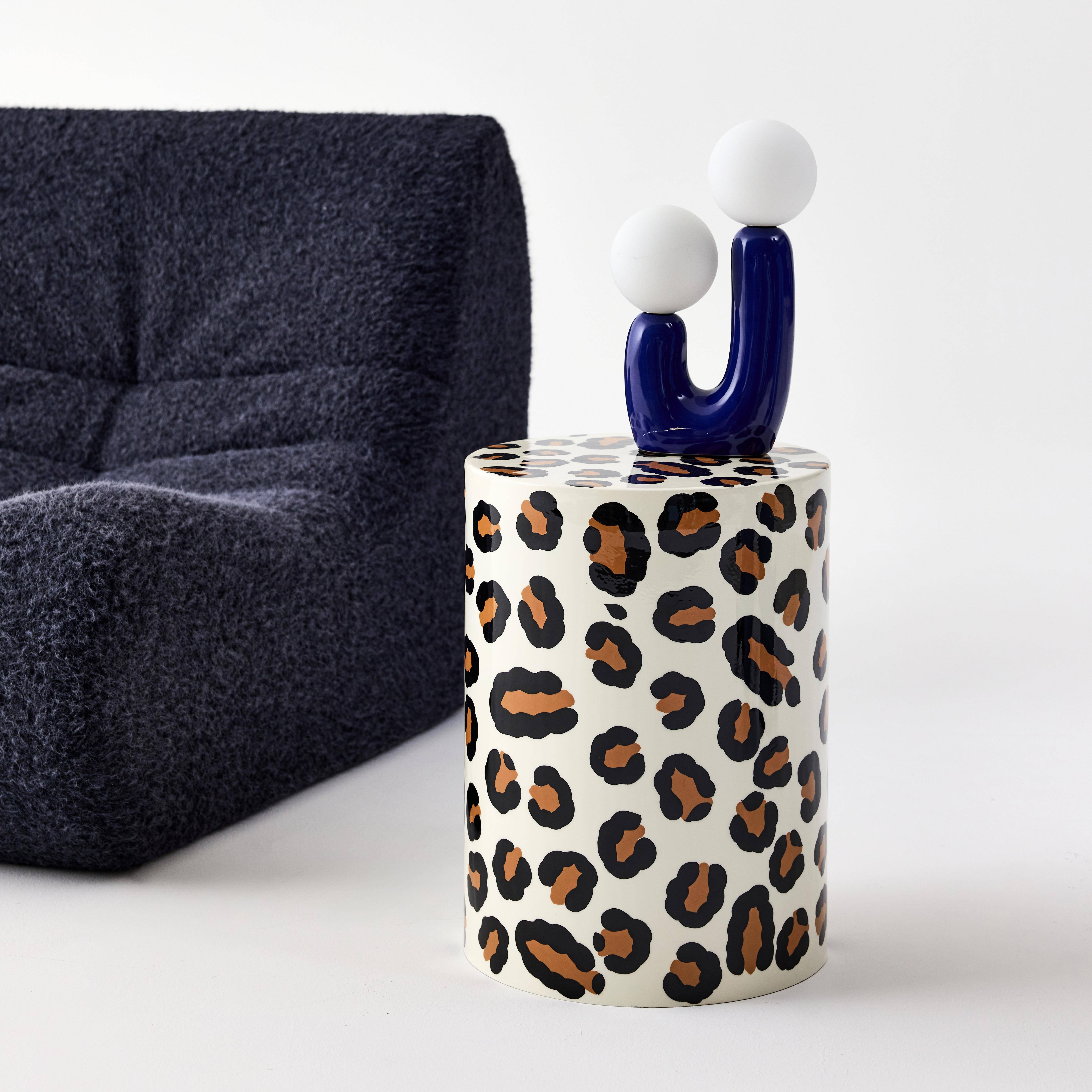 Noko - Mesa auxiliar, mesita de noche de acero esmaltado, diseño de leopardo