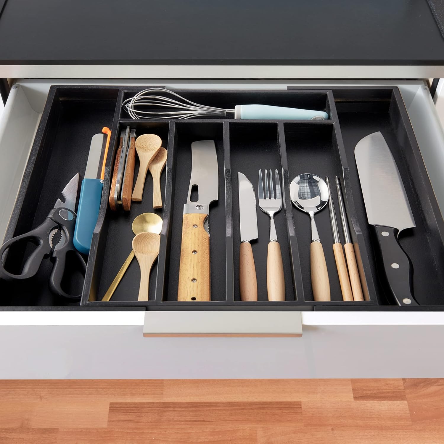 Expandable Bamboo Kitchen Drawer Organizer for Cutlery and Utensils, Adjustable Bamboo Wood Cutlery Tray in Drawer for Flatware and Silverware in Kitchen, (Black)