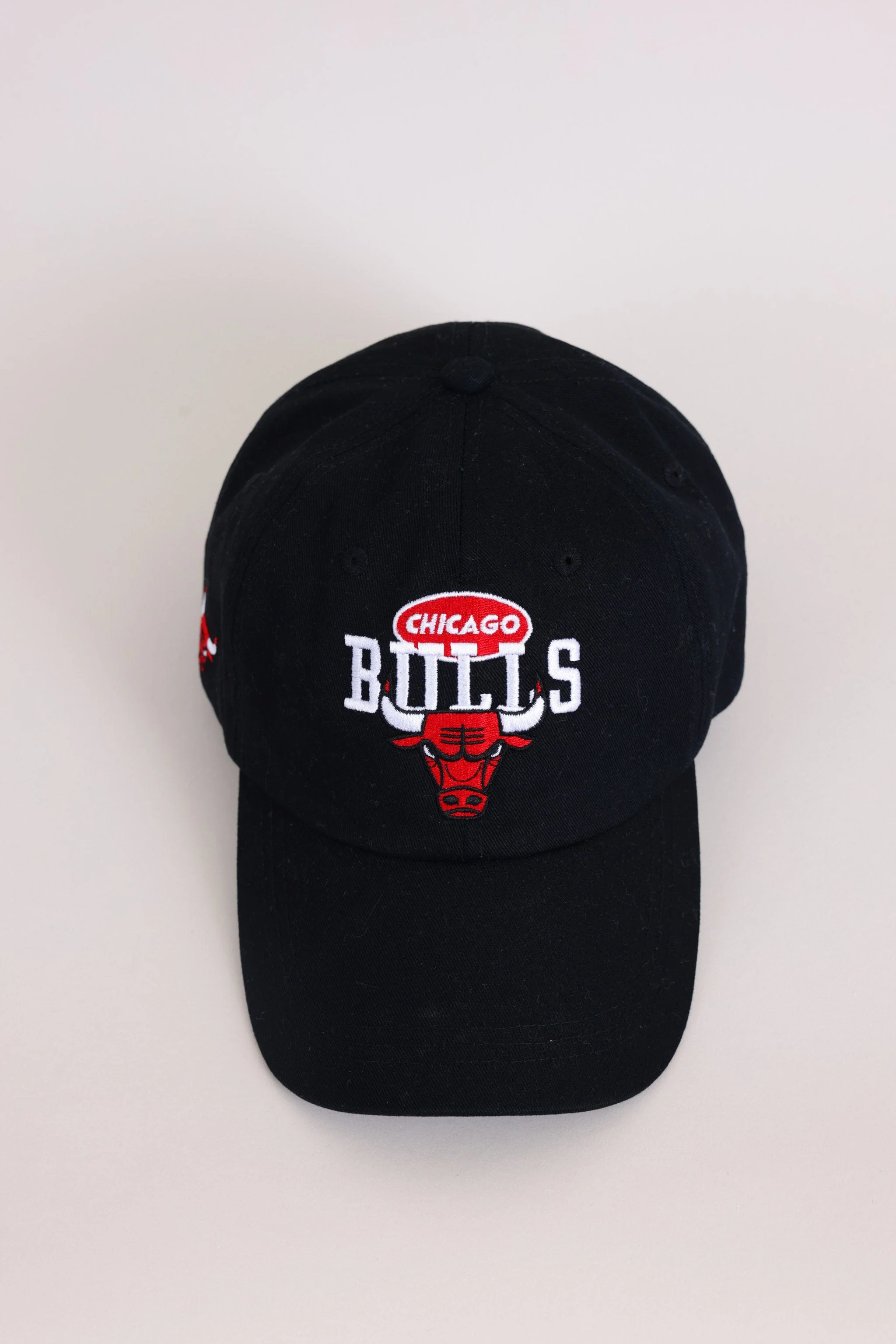 כובע ממותג NBA
