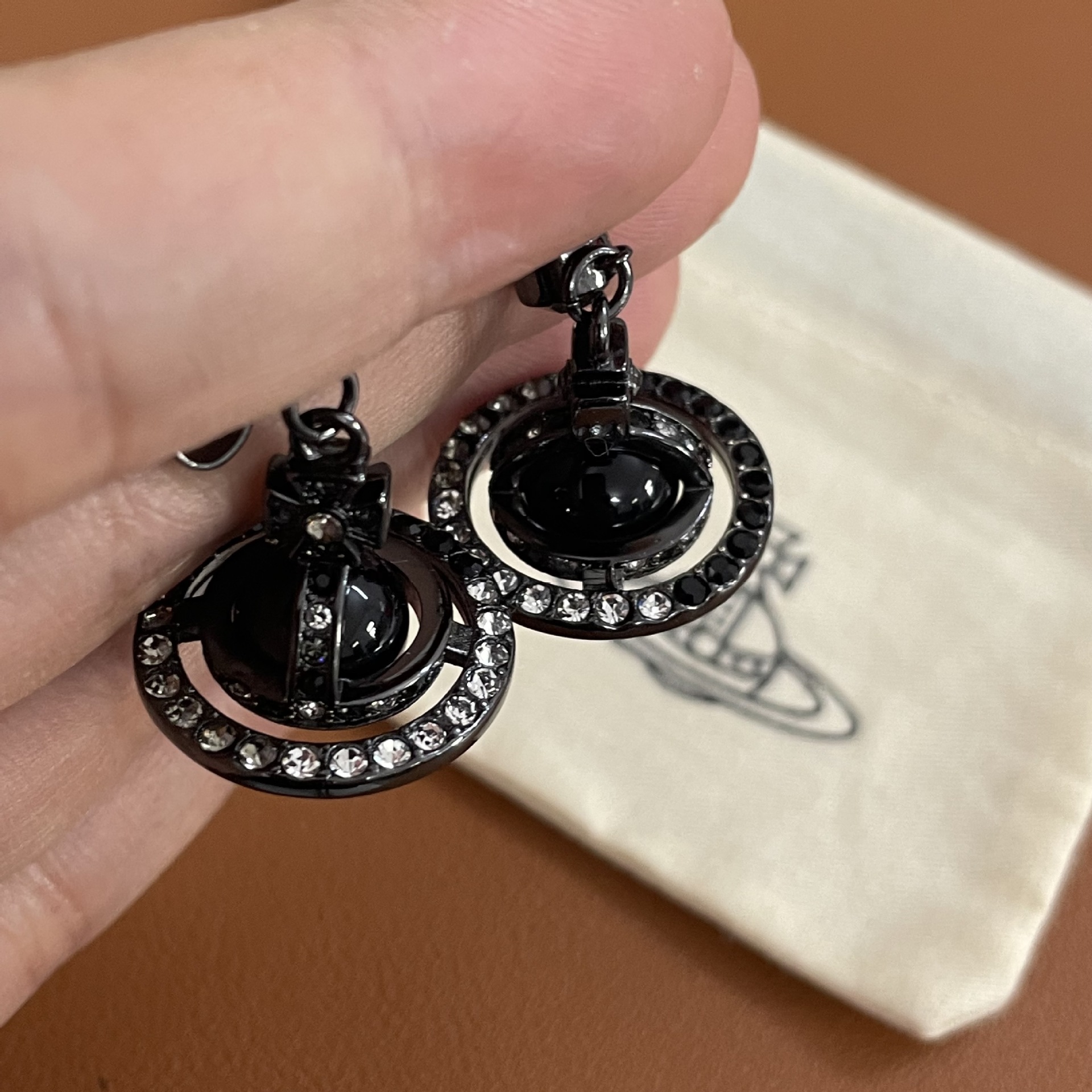 Vivienne Westwood Punk Style Cool Girl Black Saturn Earrings - Original Replica Club