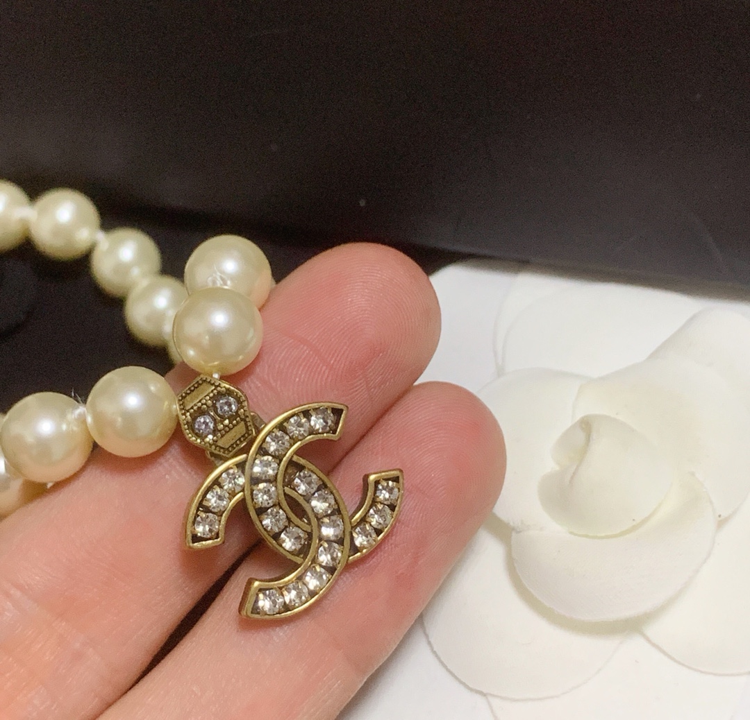 Chanel Vintage Pearl Choker with CC Pendant Necklace - Original Replica Club