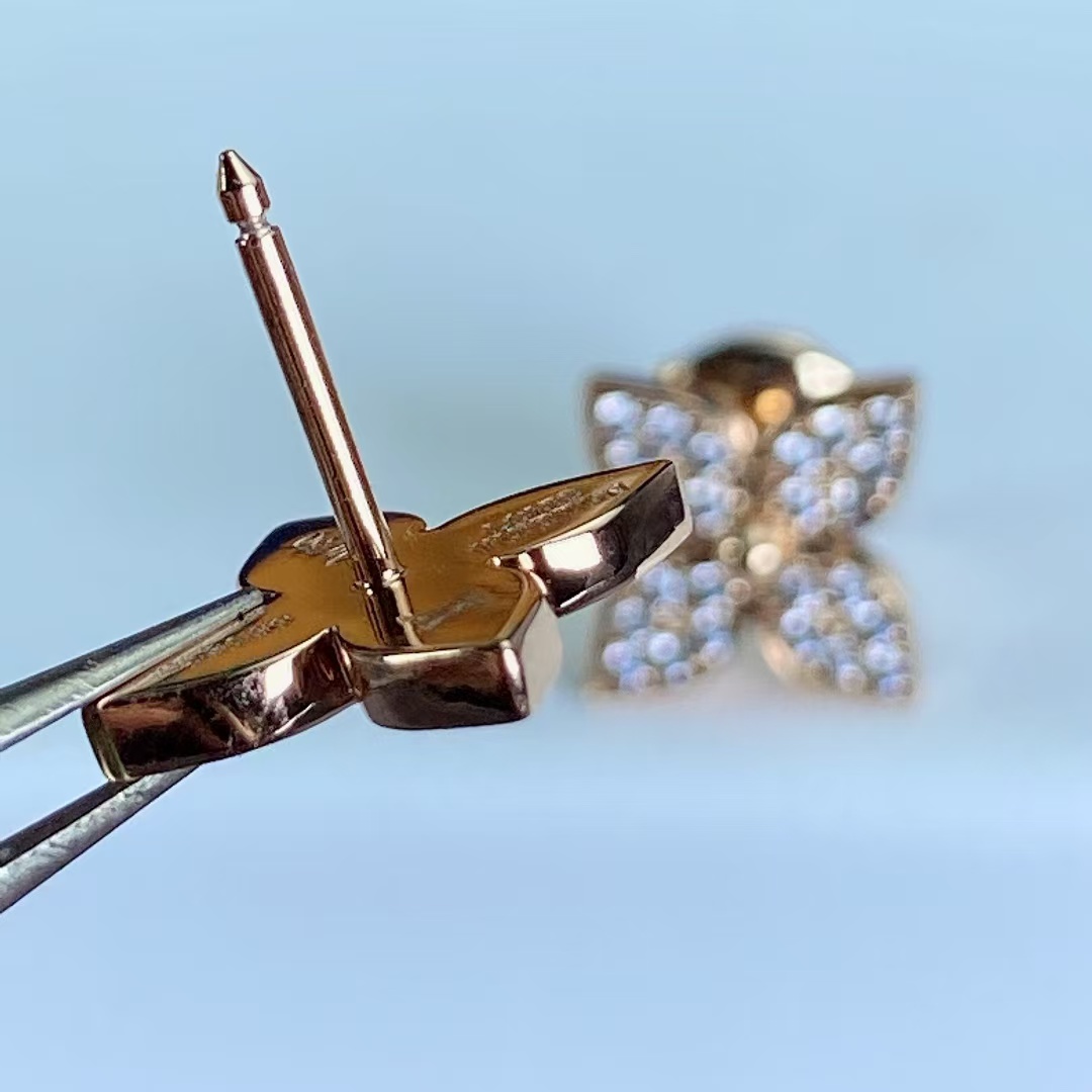 Louis Vuitton Diamond Flower Stud Earrings - Original Replica Club
