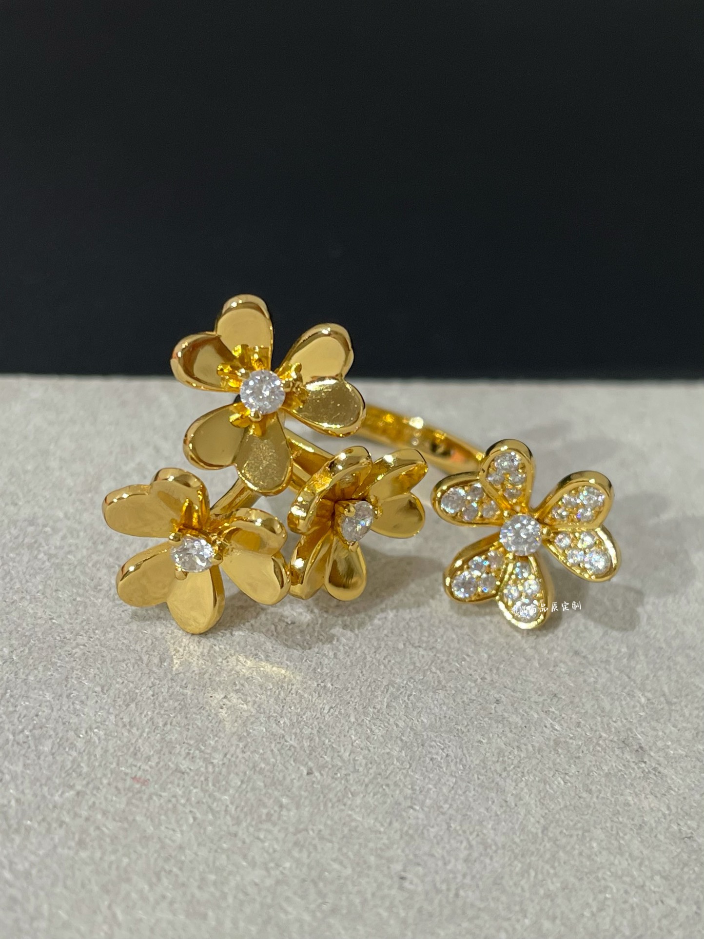 VCA Frivole Between the Finger Ring - Original Replica Club