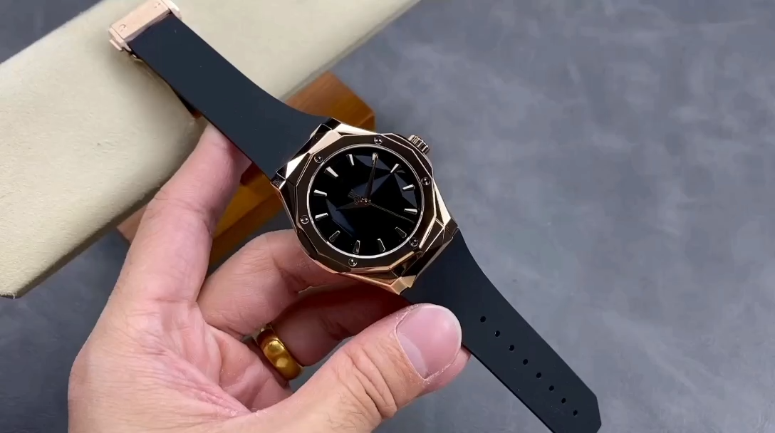 Hublot Classic Fusion 550.OS.1800.RX.ORL19 40 mm