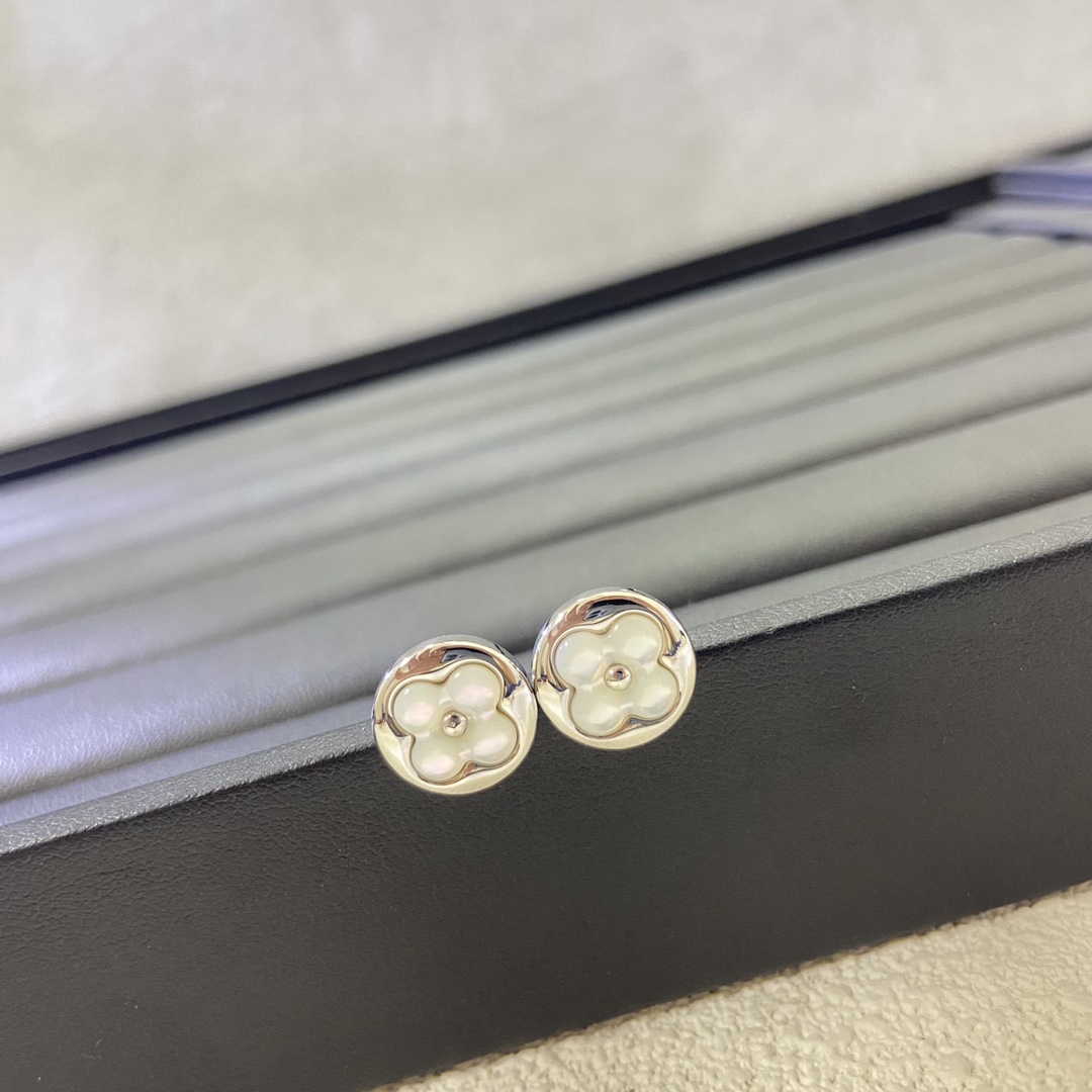 Louis Vuitton White Mother of Pearl Color Blossom Sun Ear Stud Earrings - Original Replica Club