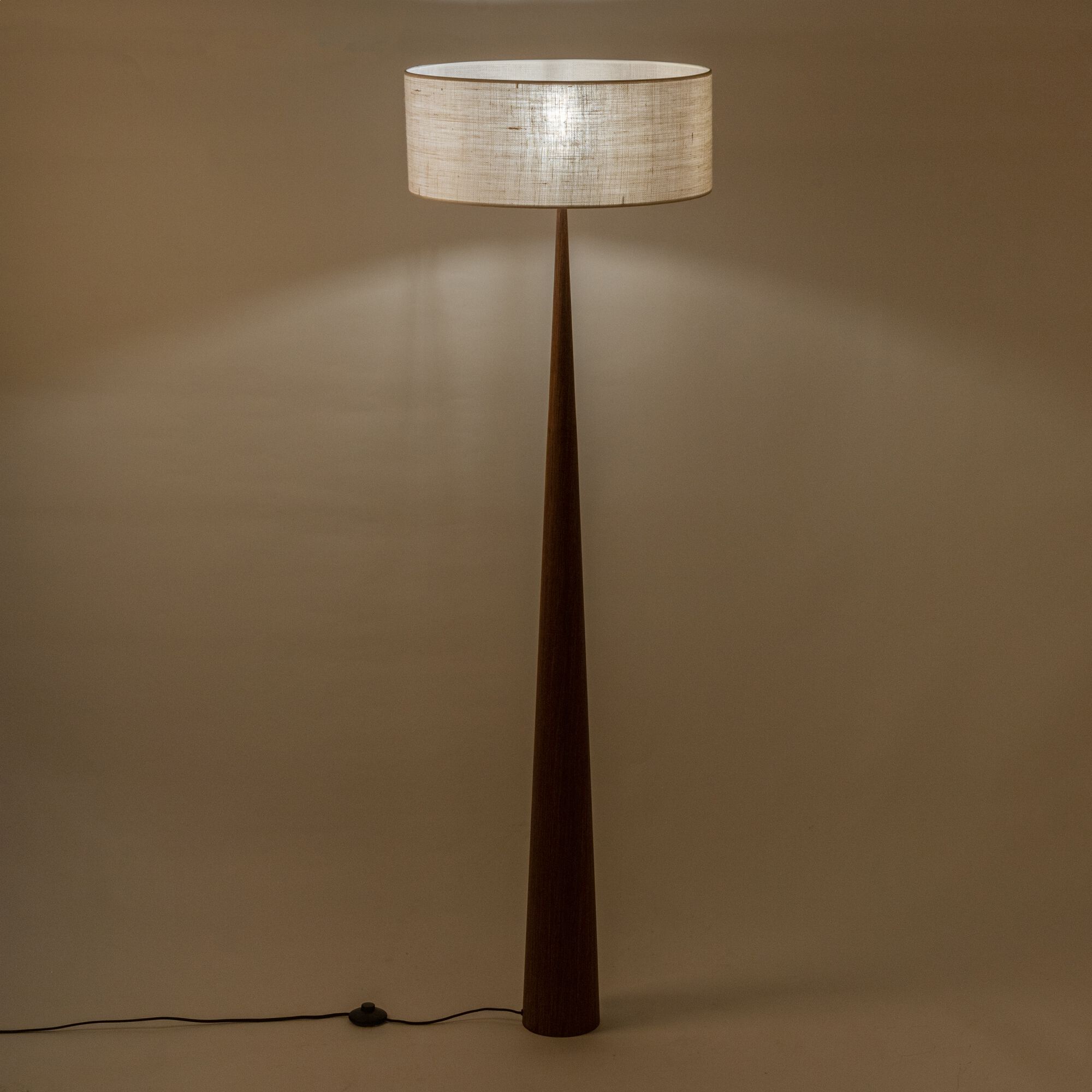 KONE - Lampadaire en métal effet bois foncé et coton - blanc écru D50cm