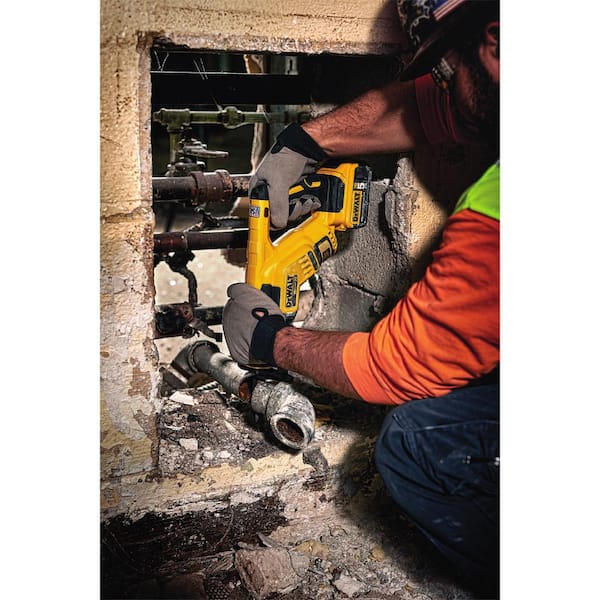 DEWALT 20V MAX XR Cordless Brushless Compact Reciprocating Saw, Tool Only - DCS367B - Image 7 DEWALT 20V MAX XR Cordless Brushless Compact Reciprocating Saw, Tool Only - DCS367B - Image 7