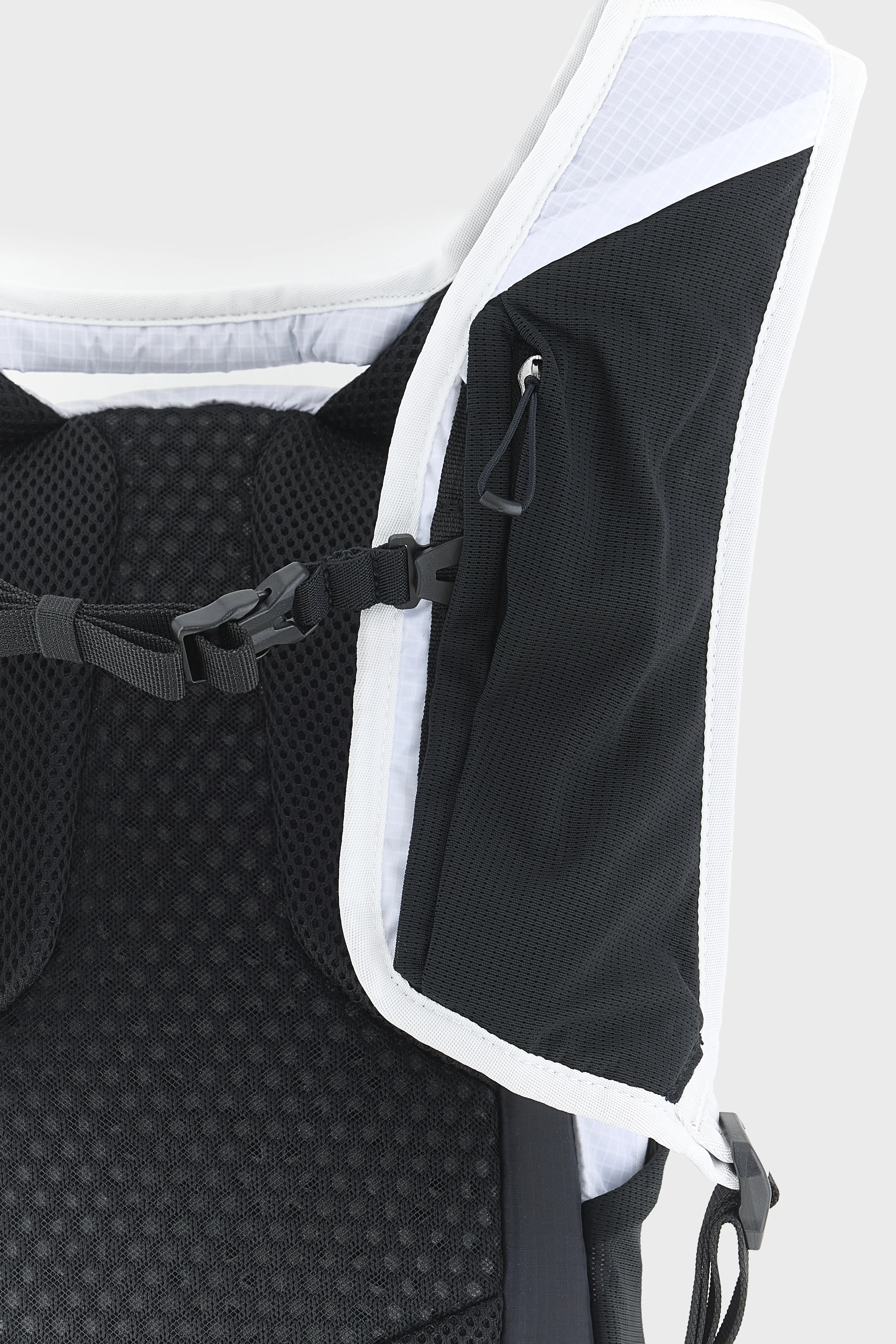Bellerose XT 10 Backpack  (261 / W / BLACK/WHITE)