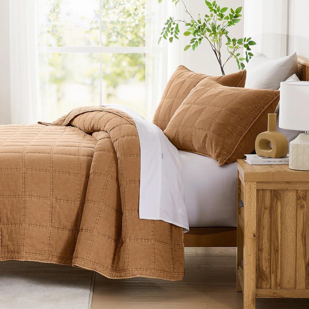 Modern Brown Quilted Quilt Bedspread Set Luxury Style Soft Breathable Fabric For King Queen Twin Bedrooms
