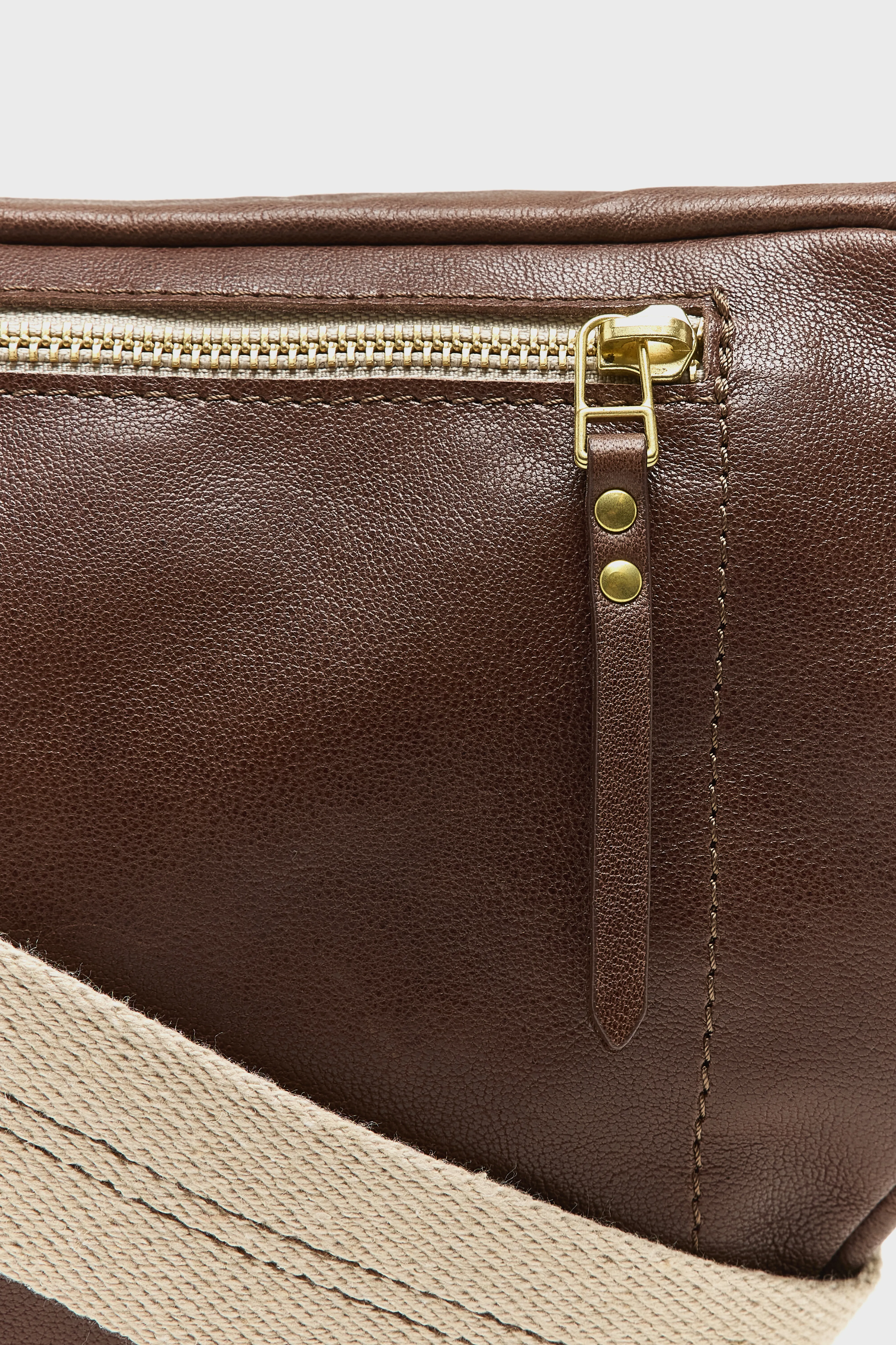 Bellerose Souply brown leather sling bag (252 / W / ECUREUIL)
