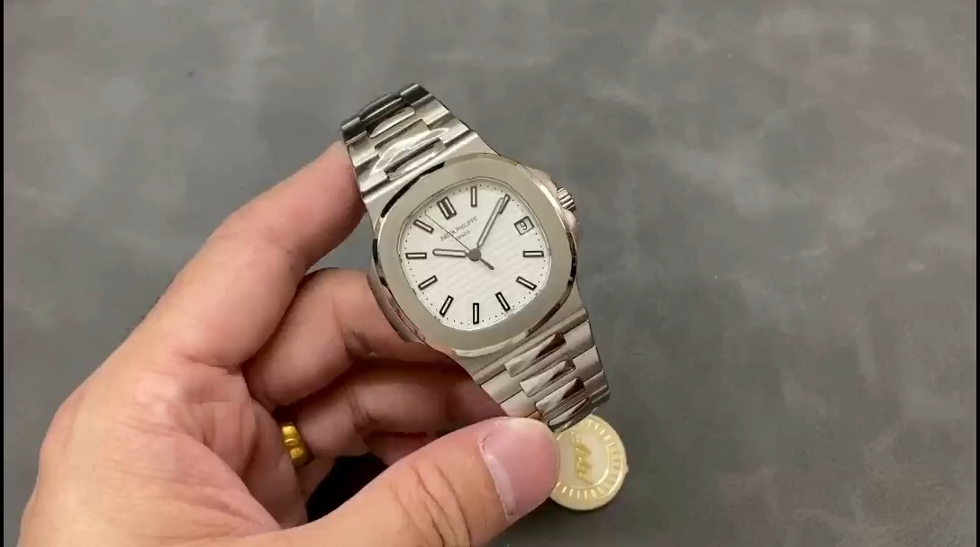 Replica Patek Philippe Nautilus 5711 1A 011 White Dial 40mm Mens Watch