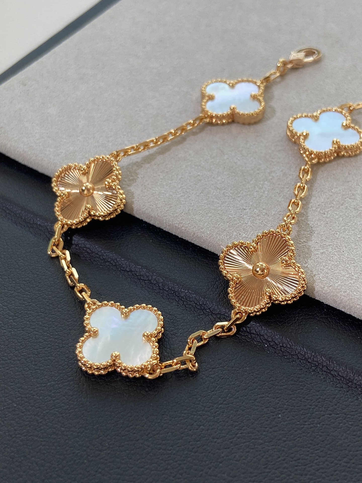VCA Vintage Alhambra White and Gold Bracelet 5 Motifs - Original Replica Club