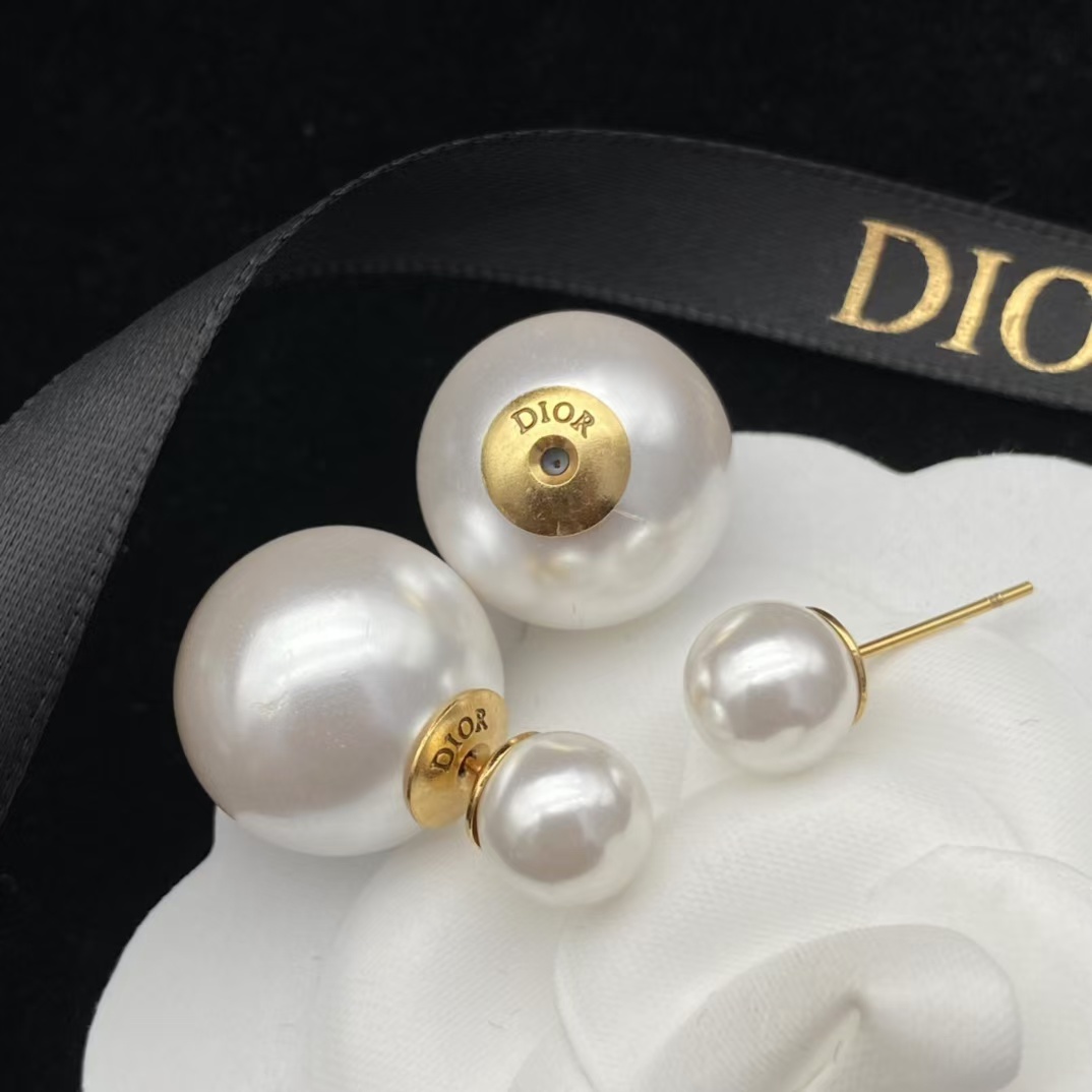 Dior Classic Pearl Earrings - Original Replica Club