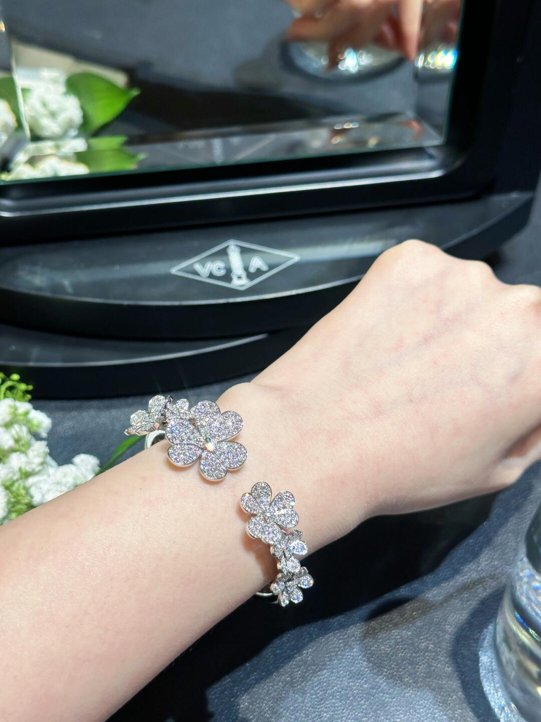 VCA Full Diamond Frivole 7 Flowers Bangle Bracelet - Original Replica Club