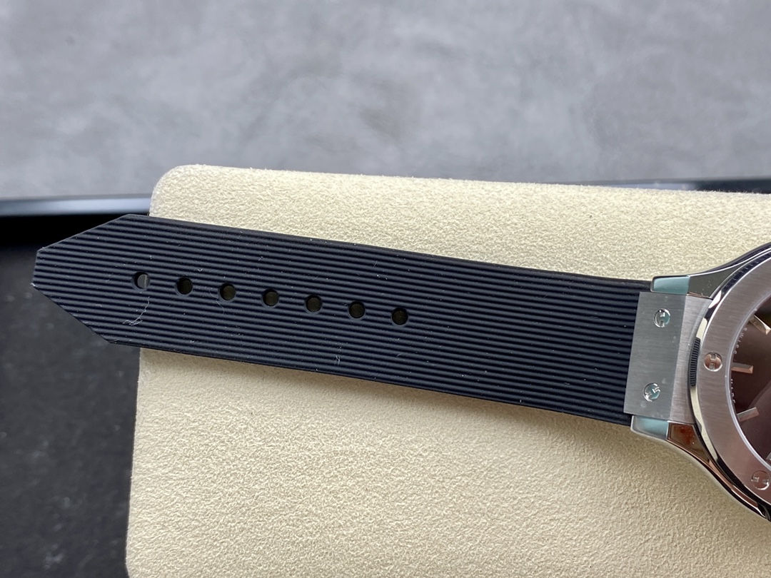 542.NX.1171.RX Hublot Classic Fusion Automatic Rubber