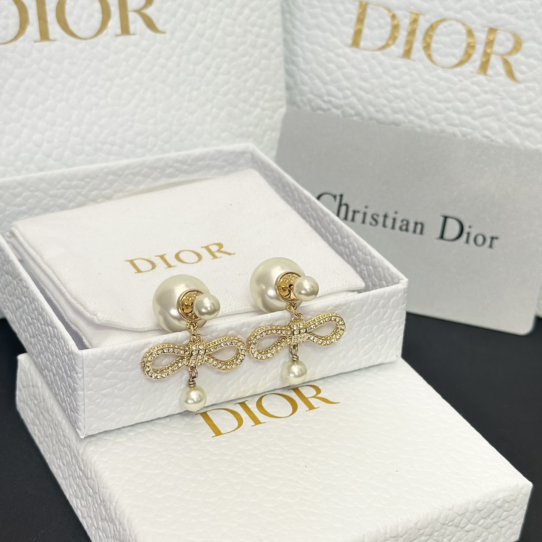 Dior Bow Pearl Earrings - Original Replica Club