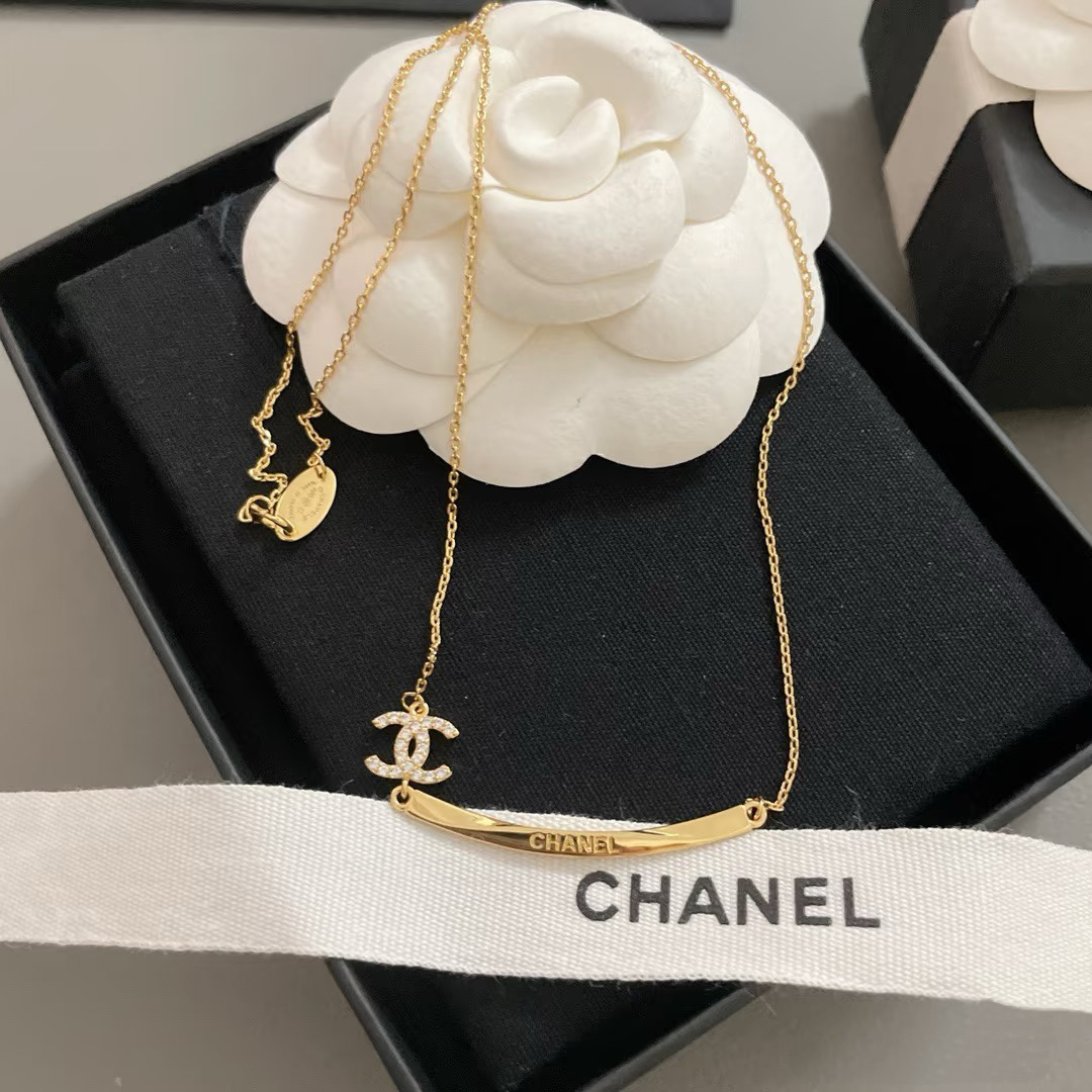 Chanel Smile Necklace Minimalistic - Original Replica Club