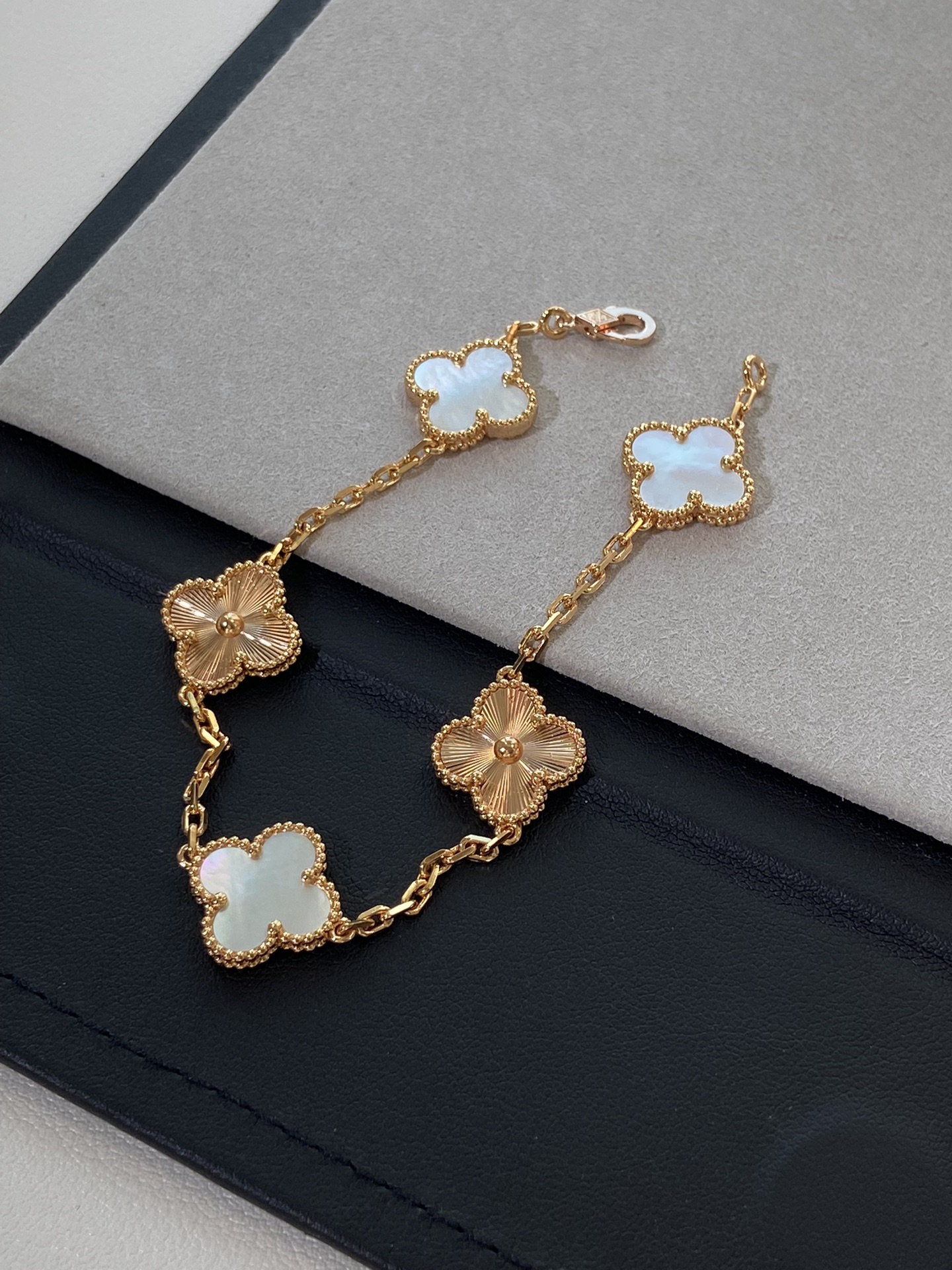 VCA Vintage Alhambra White and Gold Bracelet 5 Motifs - Original Replica Club