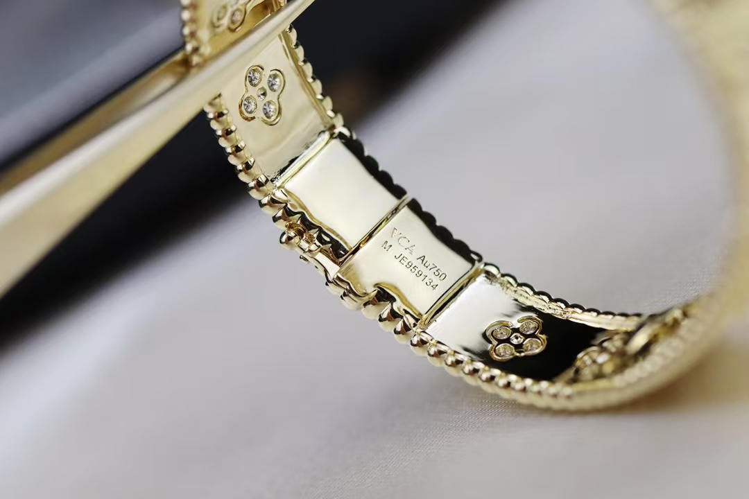 VCA Perlee Clovers Bracelet, Medium Bangle - Original Replica Club