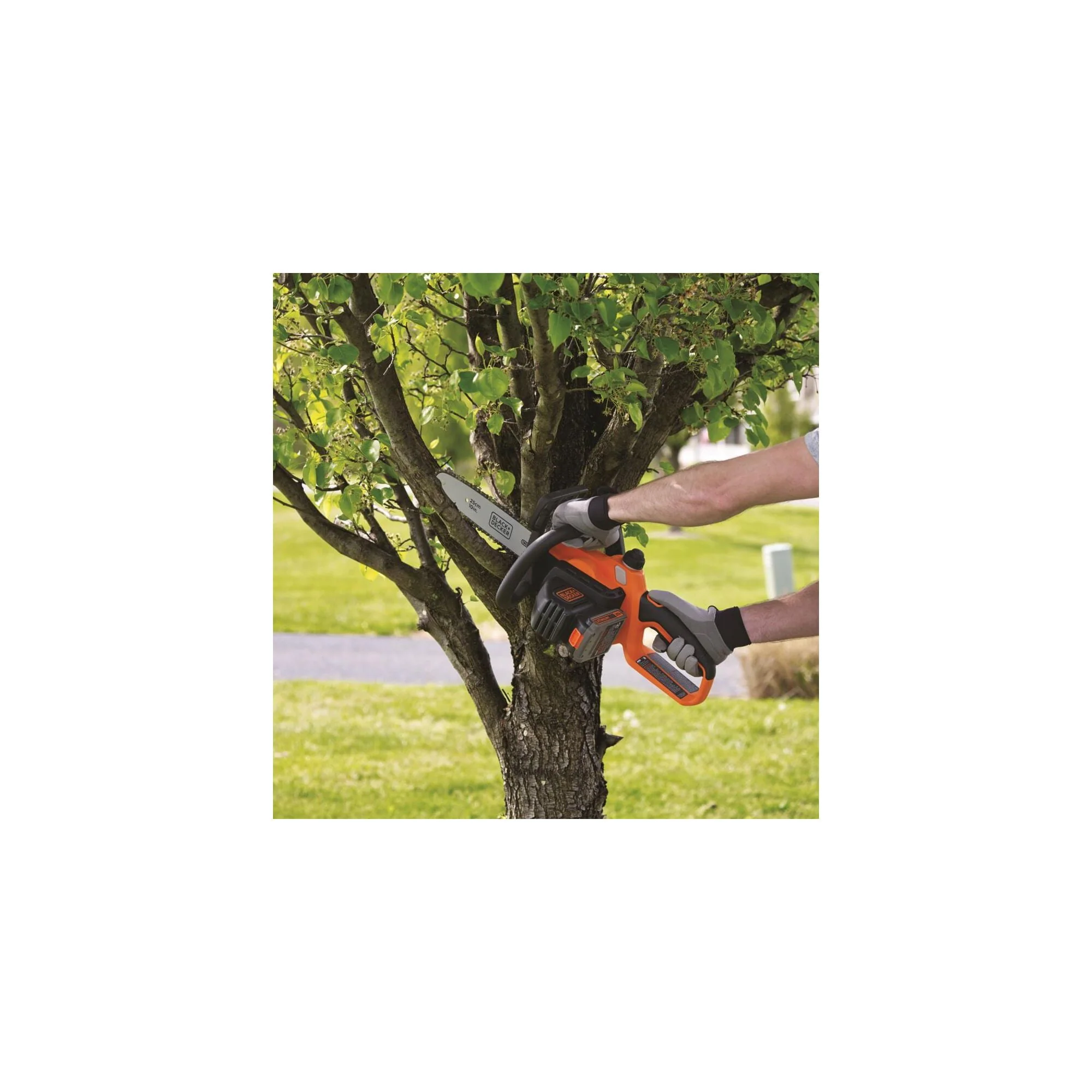 BLACK+DECKER LCS1020 20V MAX Lithium 10 in. Chainsaw - Image 17