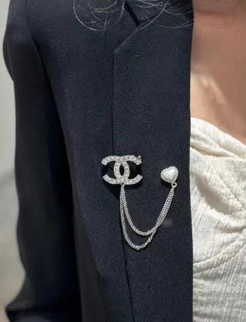 Chanel Silver Chain Tassel Brooch - Original Replica Club