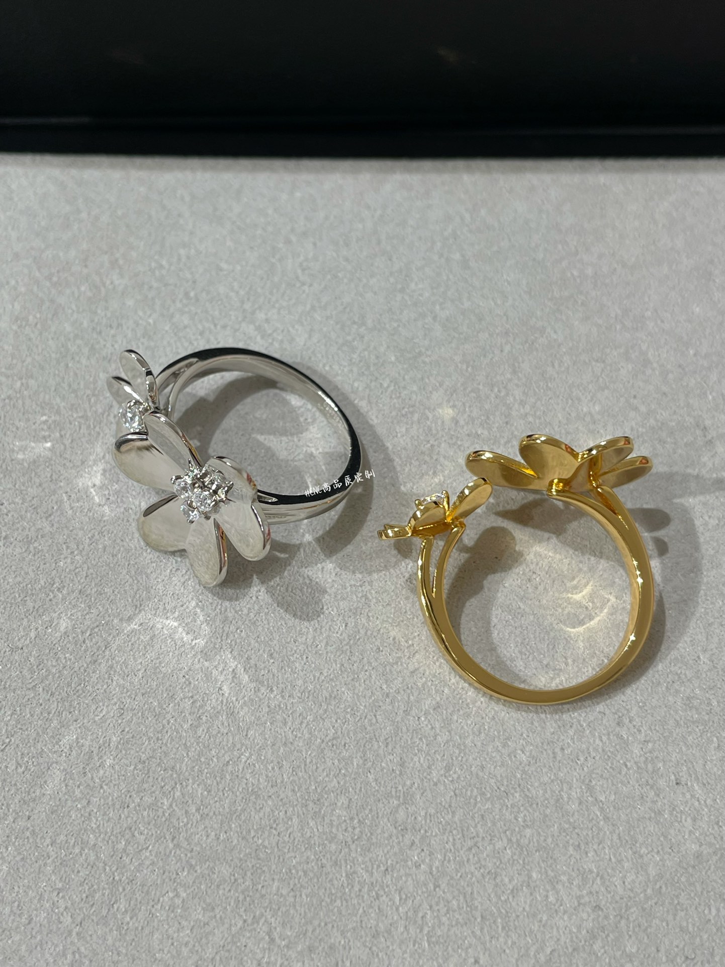 VCA 2 Flowers Frivole Between the Finger Ring - Original Replica Club