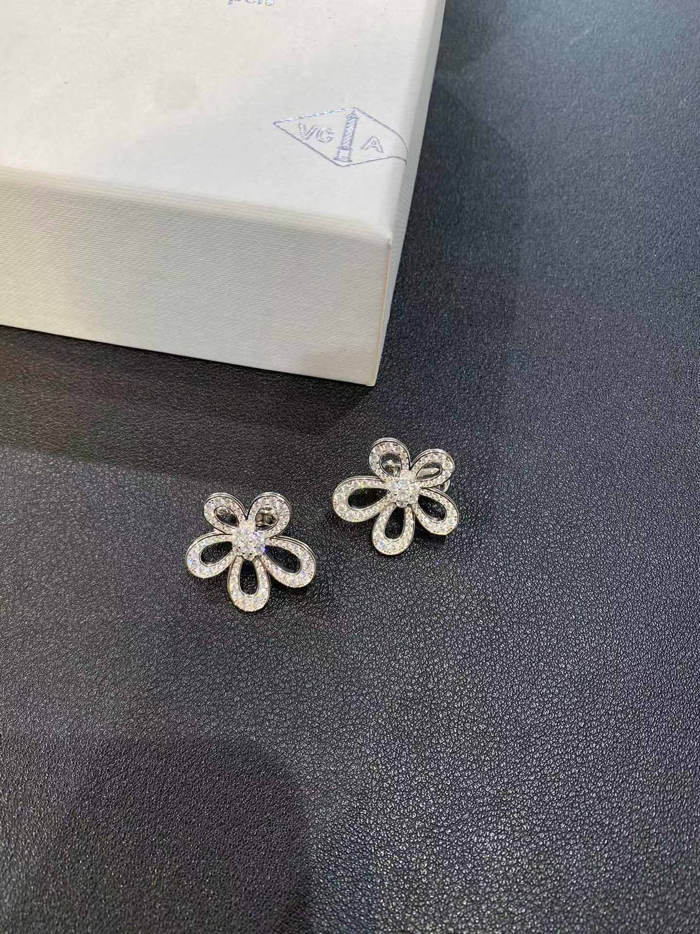 VCA Flowerlace Earrings - Original Replica Club
