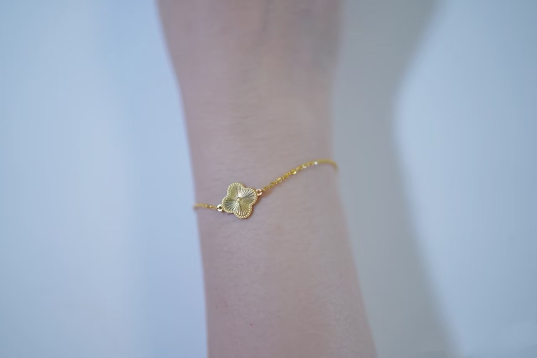 VCA Gold-Toned Guilloche Sweet Alhambra Bracelet 1 Motif - Original Replica Club